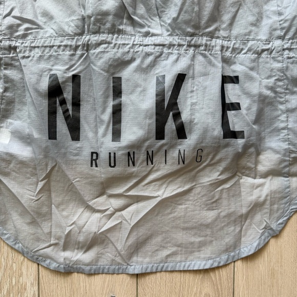 Nike Girls XL Hooded Light Jacket in Light Gray - Picture 14 of 15